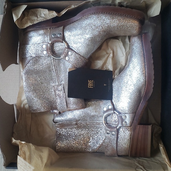 Frye and Co. Rare Distressed Metallic 8R boots. Size 9.5. - Picture 3 of 16